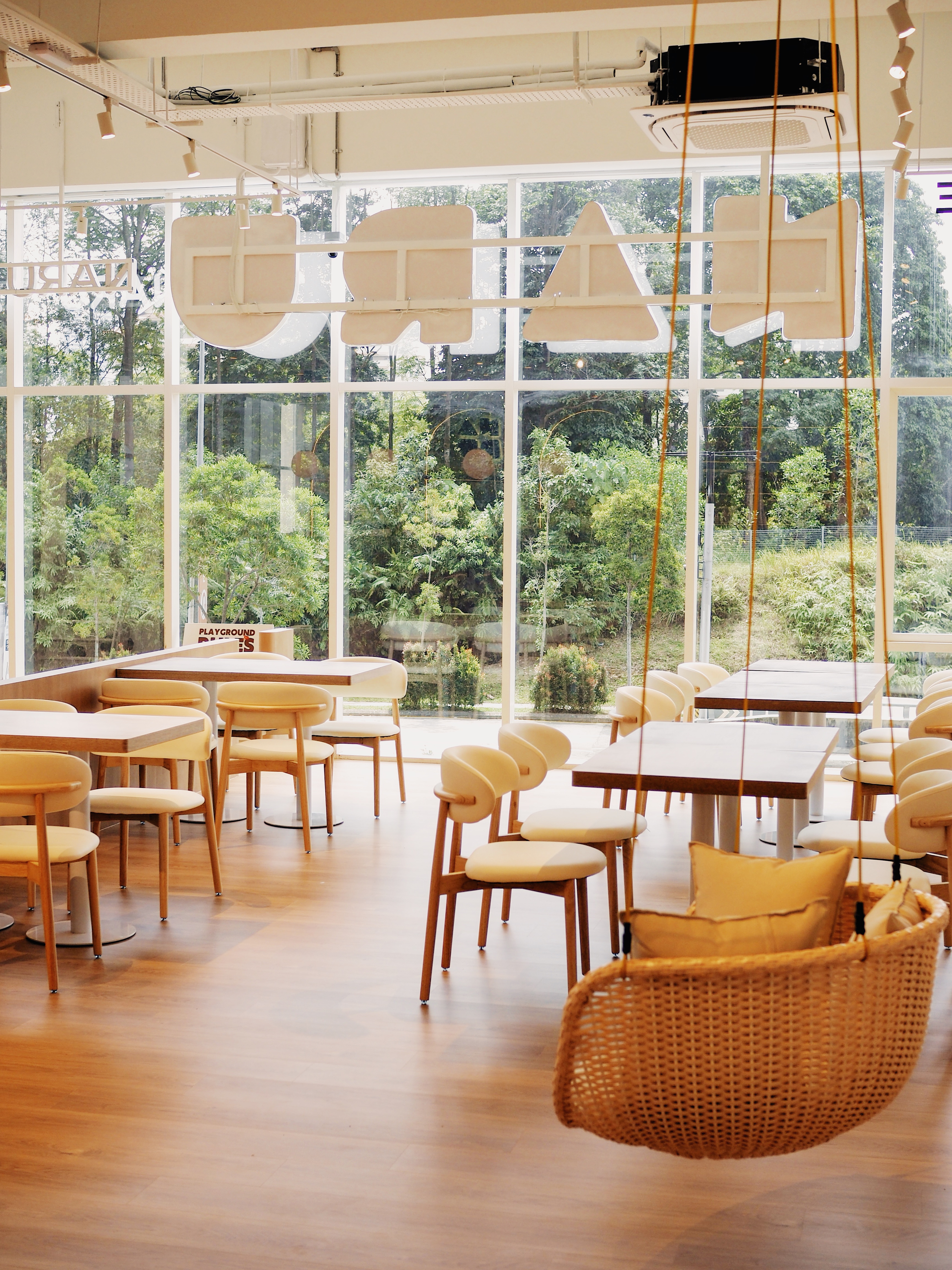 Naru Play Café interior